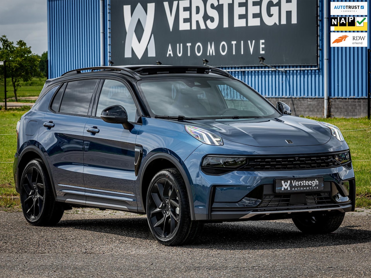 Lynk & Co 01 - 1.5 Plug-In Hybrid 262pk BLACKED OUT | Trekhaak | Zwarte hemel - AutoWereld.nl
