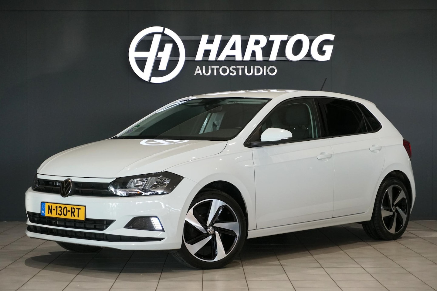 Volkswagen Polo - 1.0 TSI Comfortline Automaat + STOELVERWARMING / TREKHAAK / APPLE CARPLAY - AutoWereld.nl
