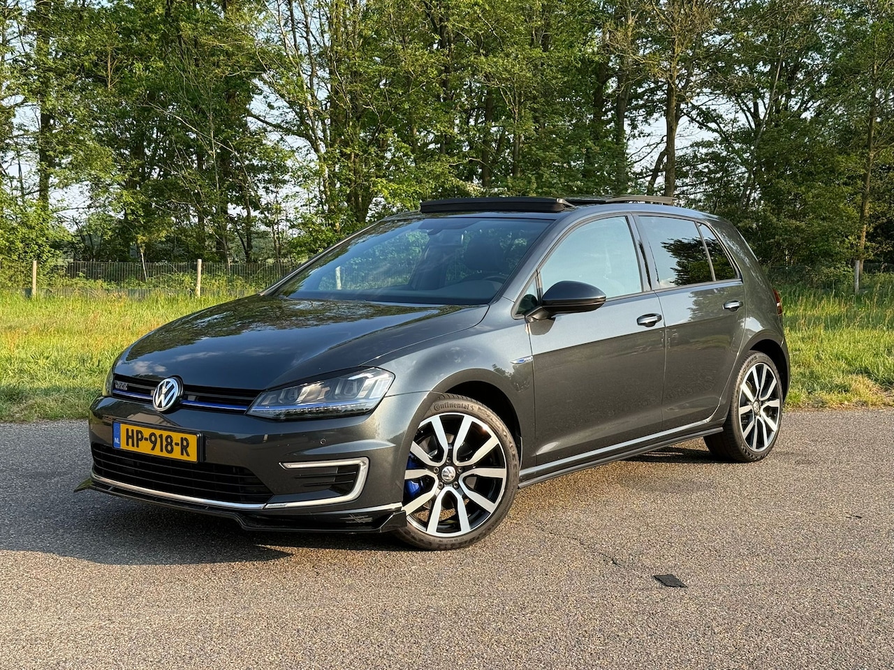 Volkswagen Golf - 1.4 TSI GTE /Pano/PDC/Cruise/Carplay/18''/Clima/ - AutoWereld.nl