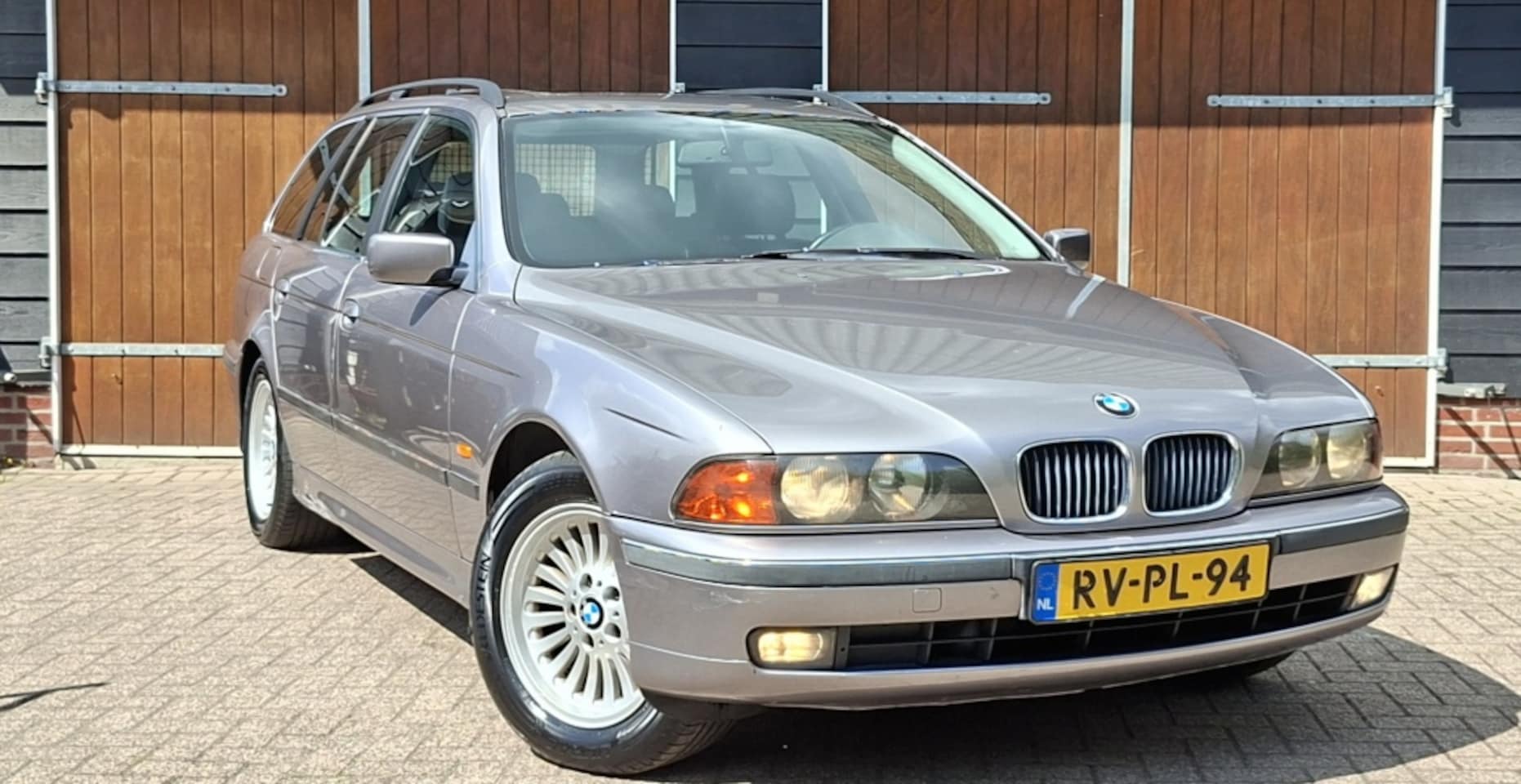 BMW 5-serie Touring - 523i Executive | Nieuwe APK | 6 cilinder | Automaat | Airco - AutoWereld.nl