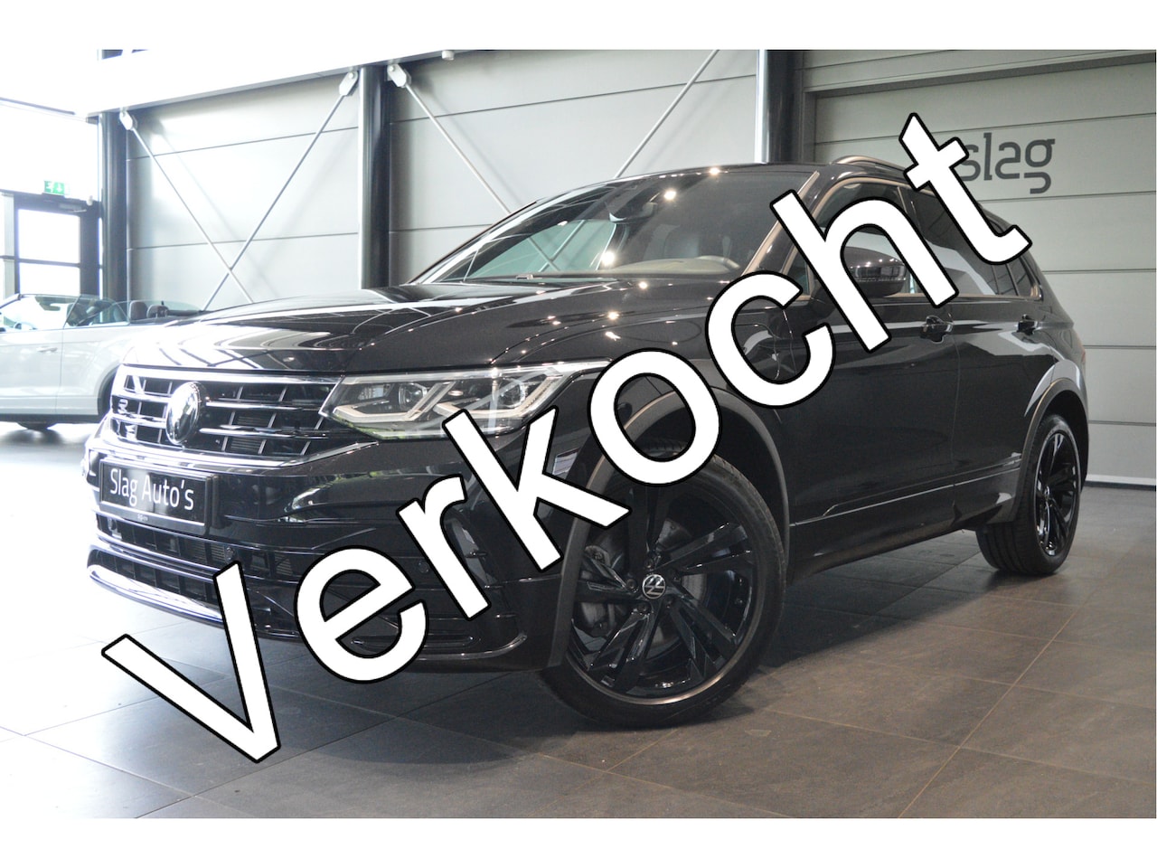 Volkswagen Tiguan - 1.4 TSI eHybrid 2X R-LINE Black Style navi camera led pdc 19 inch !! - AutoWereld.nl