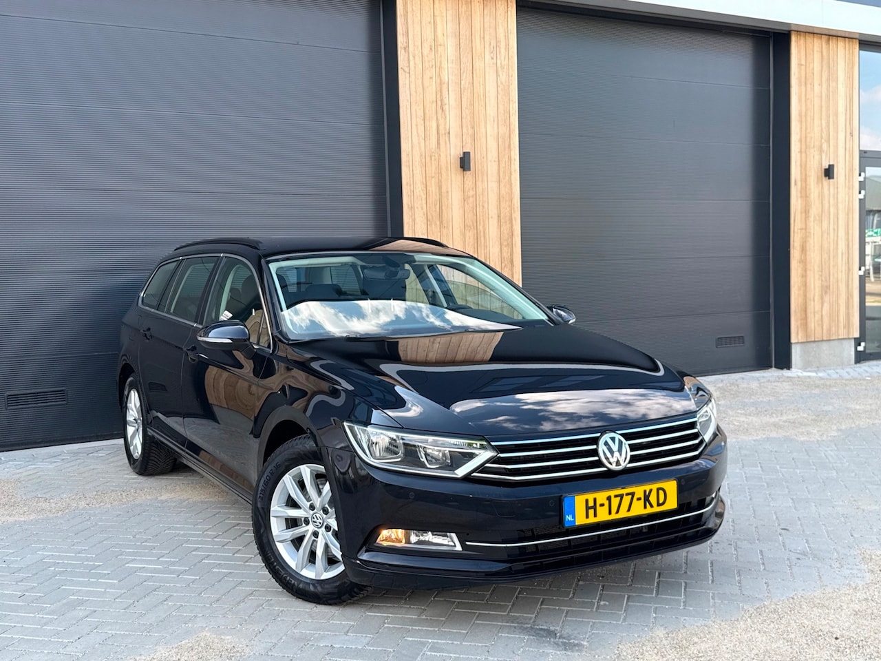 Volkswagen Passat Variant - 2.0 TDI Business (bj 2016) KEYLESS|NAVI|PDC|NW APK! - AutoWereld.nl