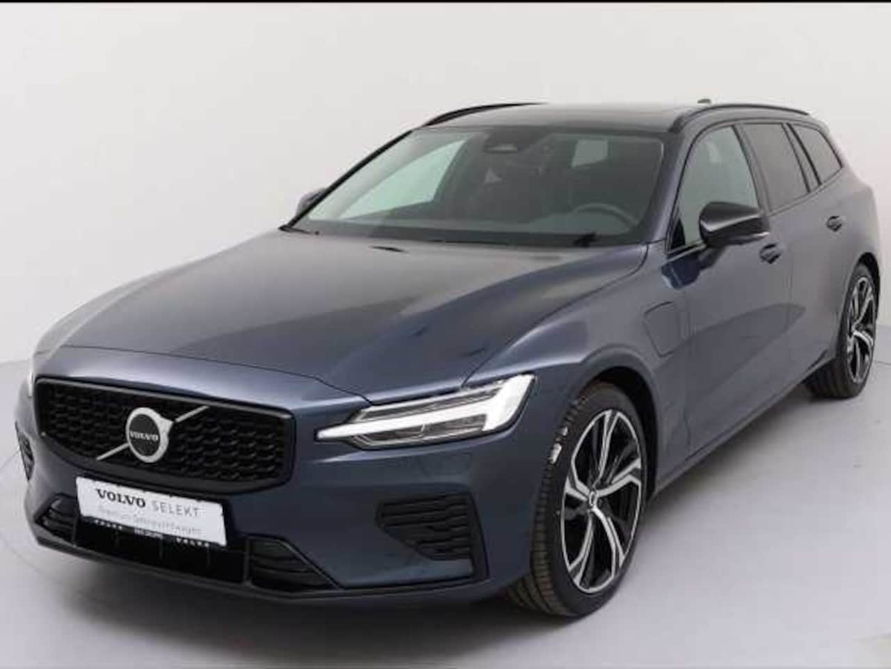Volvo V60 - 2.0 T8 Plug-in hybrid AWD Plus Dark ** LEDER, PANO, 360gr, PRIVACY, WINTER, MEMORY ** 1e E - AutoWereld.nl