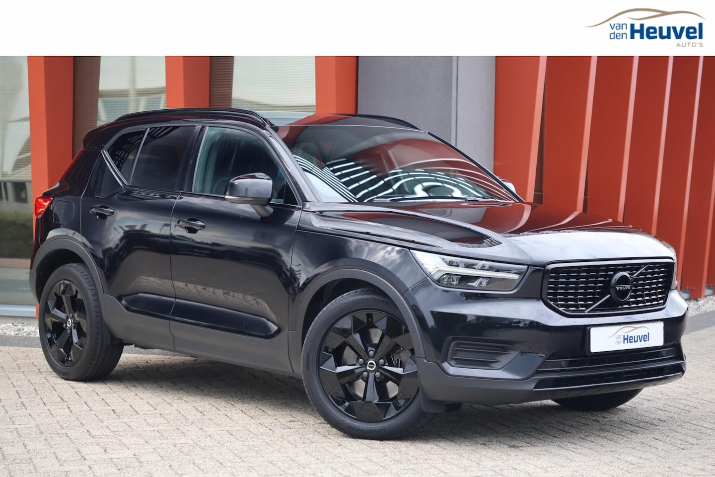 Volvo XC40 - T4 Recharge Black Edition| Stoelverwarming | Trekhaak | Parkeercamera | Panoramadak | H/K - AutoWereld.nl