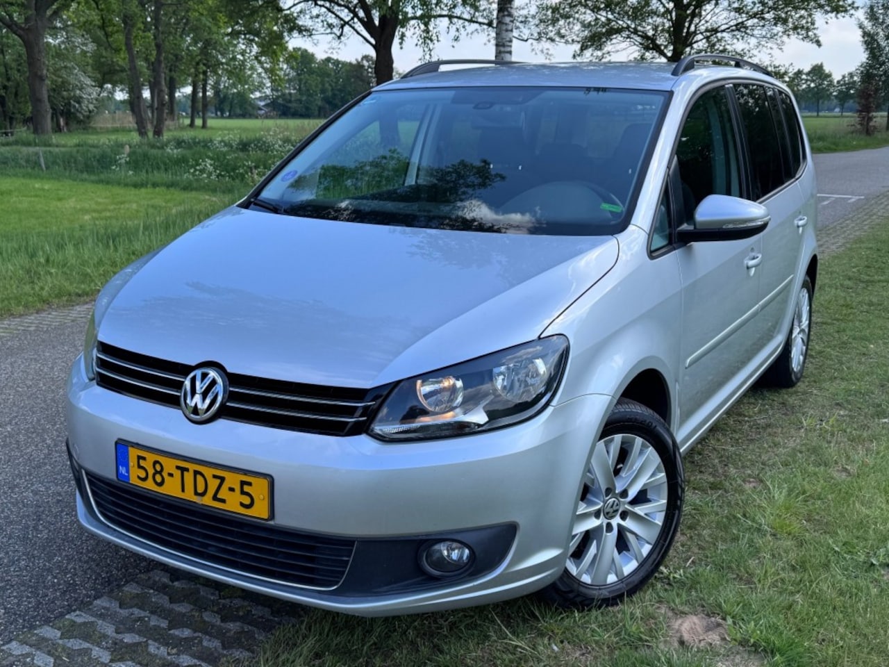 Volkswagen Touran - 1.2 TSI COMFORTLINE / TREKHAAK / AIRCO - AutoWereld.nl