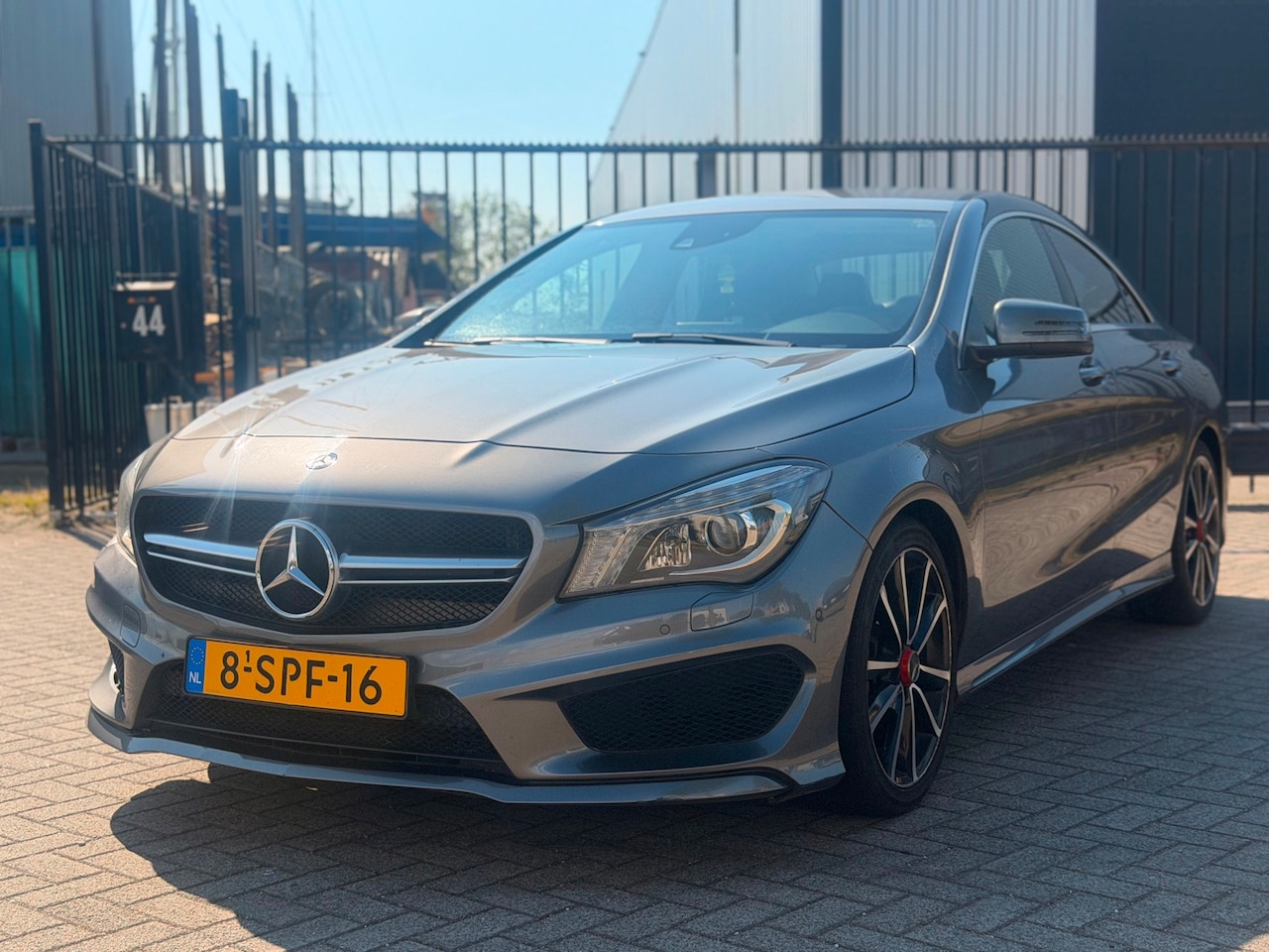 Mercedes-Benz CLA-Klasse - 180 BlueEFF. Edition AMG Pakket Clima Navi Leer - AutoWereld.nl