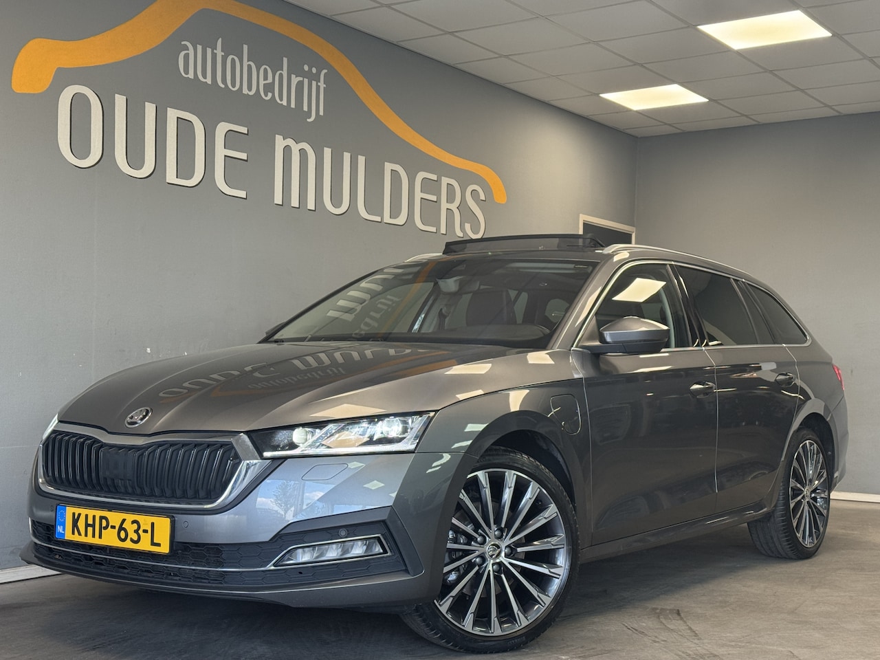 Skoda Octavia Combi - 1.4 TSI iV PHEV Stoelventilatie/Trekhaak/Panoramadak/Leer - AutoWereld.nl