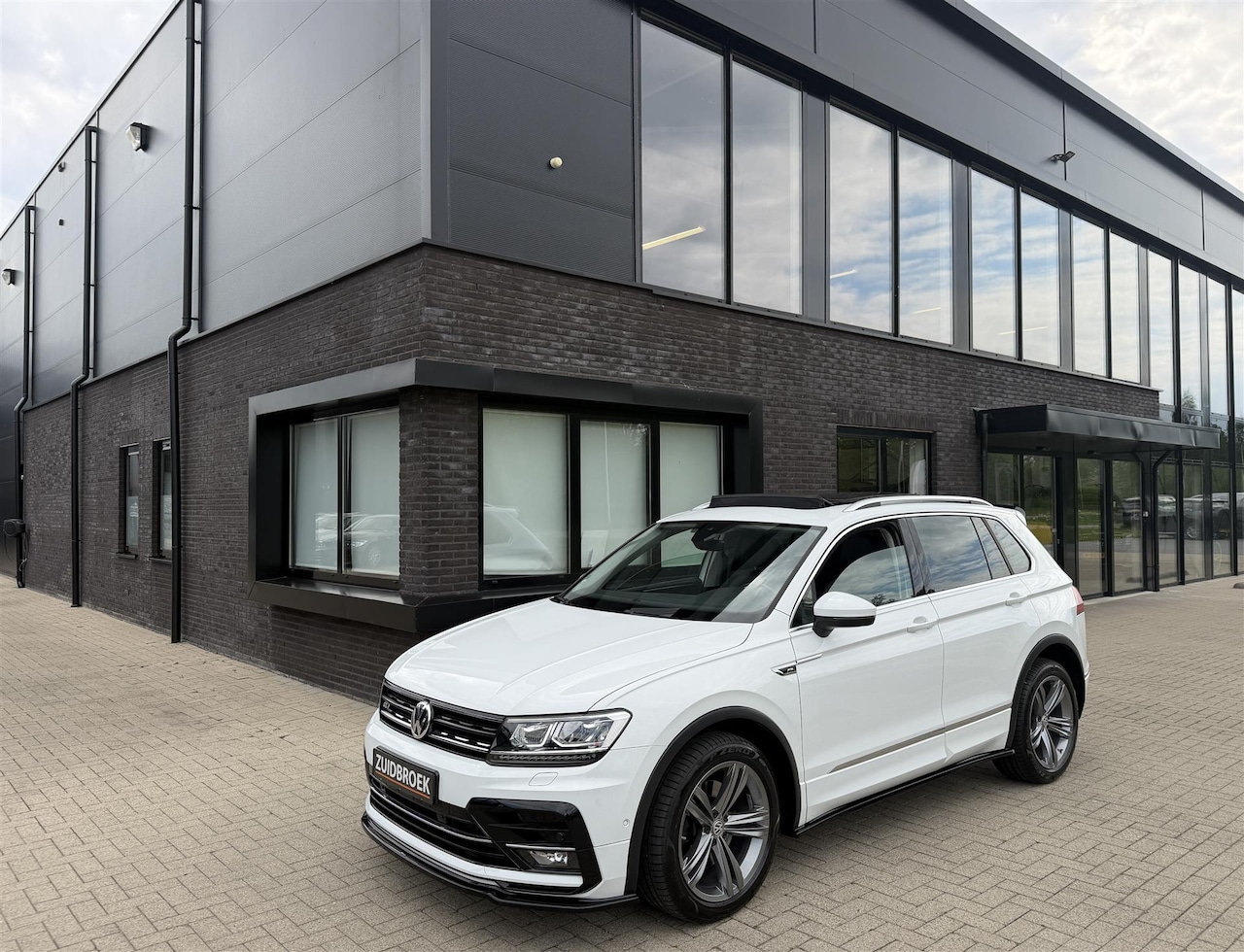 Volkswagen Tiguan - 2.0 TSI 4Motion DSG Vol optie! Pano! Leer! Cruise! Maxton! - AutoWereld.nl
