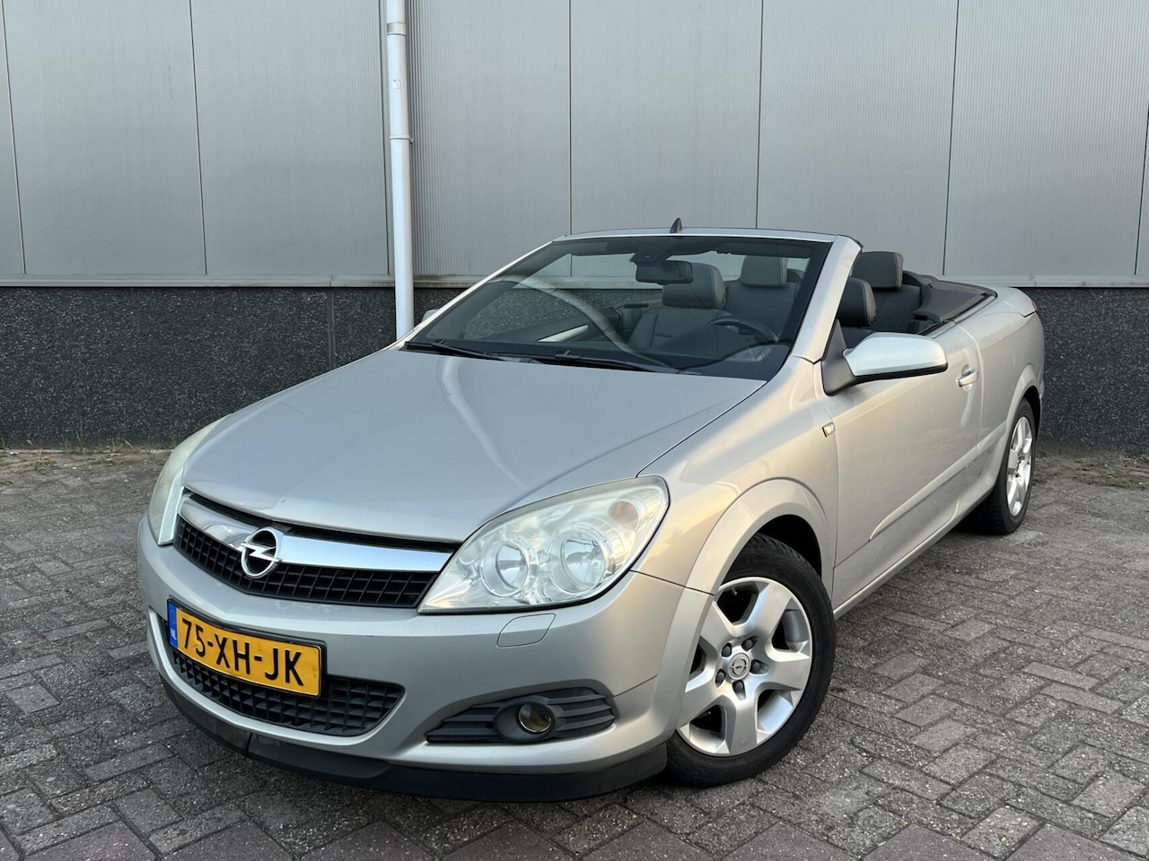 Opel Astra TwinTop - 1.6 1e Eigenaar! Hardtop Cabrio Leder NAP - AutoWereld.nl