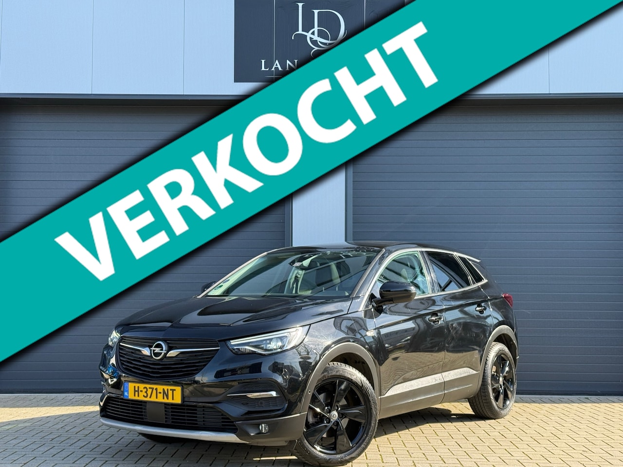Opel Grandland X - 1.2 Turbo PANO / CARPLAY / CAMERA / AUTOMAAT / STUURVERWARMING / WINTERPAKKET / - AutoWereld.nl