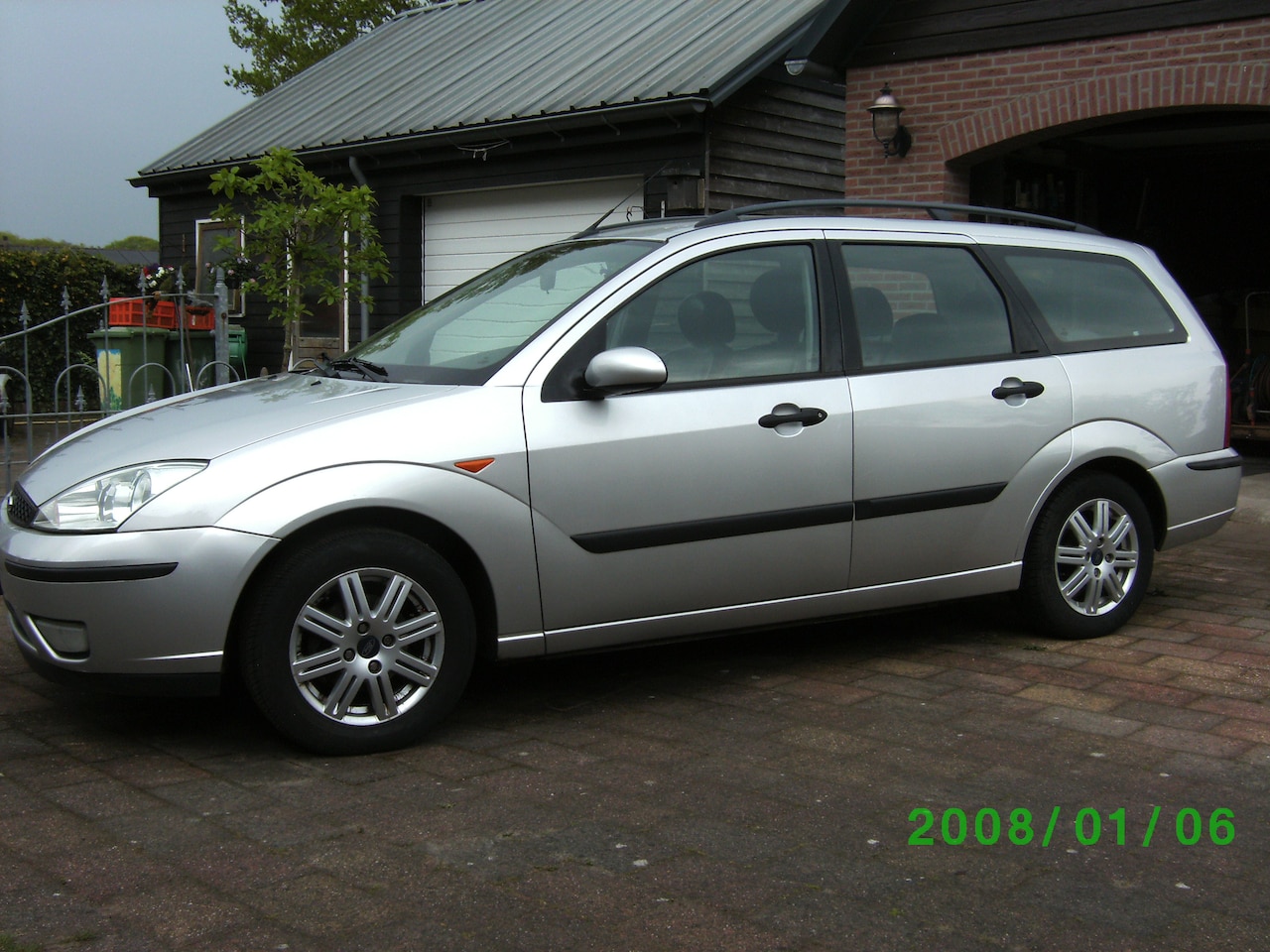 Ford Focus Wagon - 1.6-16V Futura - AutoWereld.nl