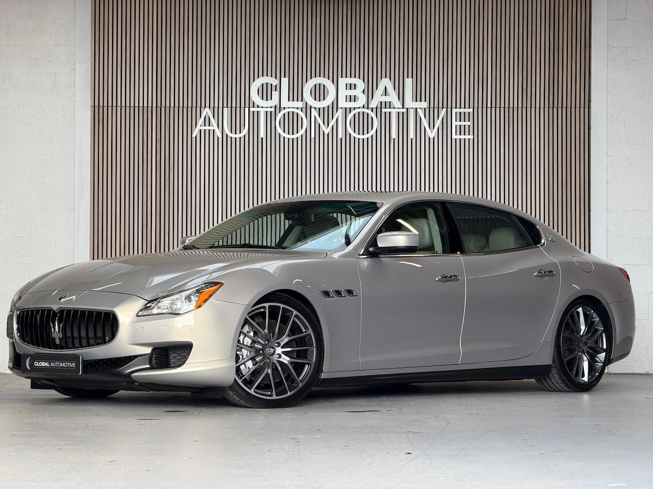 Maserati Quattroporte - 3.8 V8 GTS - Bowers & Wilkins - Schuifdak - alcantara hemel - AutoWereld.nl