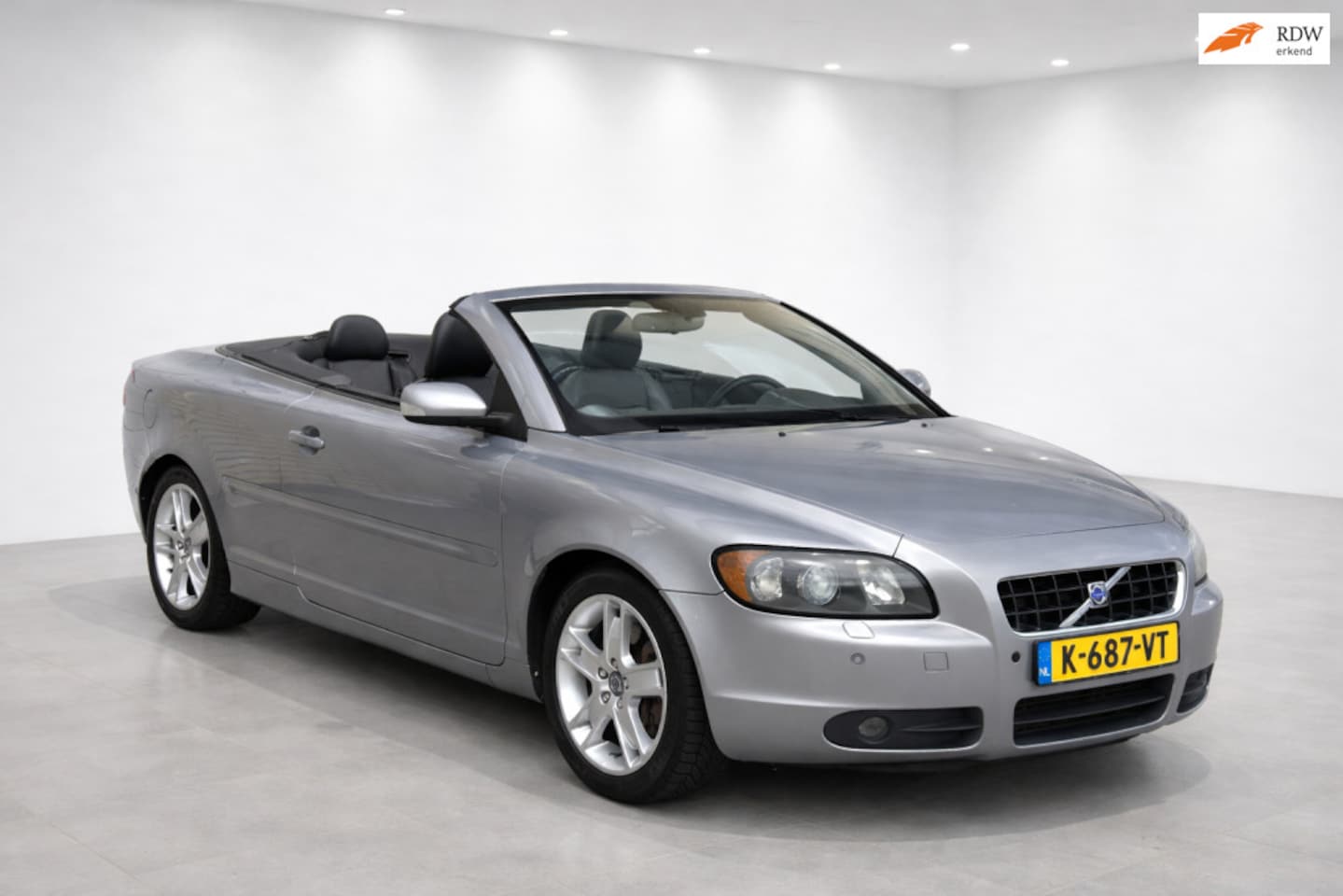 Volvo C70 Convertible - 2.4 Kinetic 2.4 Kinetic, cabrio, navigatie, pdc, trekhaak, leder, lichtmetaal, inruil mogelijk. - AutoWereld.nl