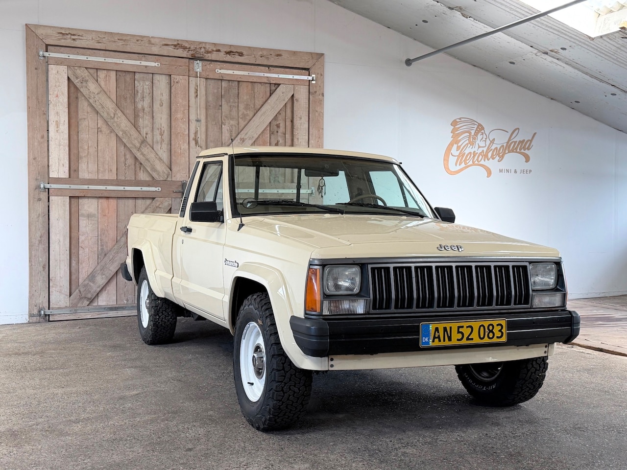 Jeep Cherokee - XJ - Comanche - Back on stock - AutoWereld.nl
