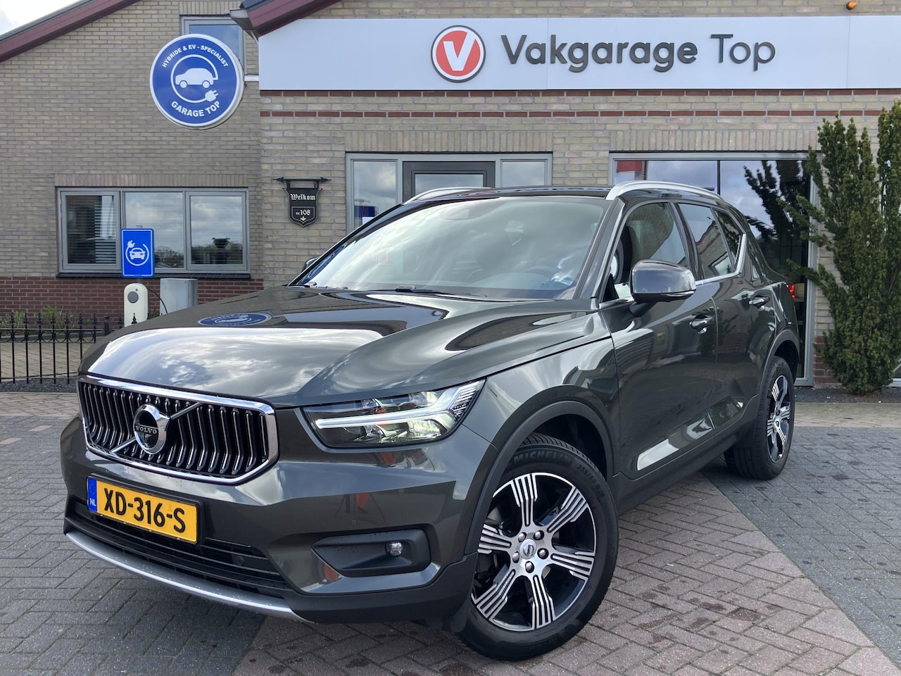 Volvo XC40 - 2.0 T4 Inscription | 380º camera | Leder | 12 MND Garantie - AutoWereld.nl