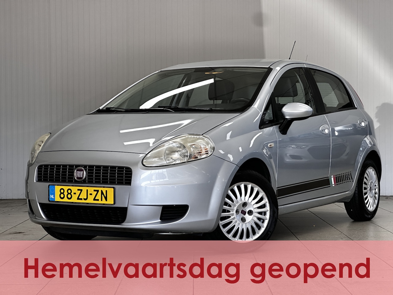Fiat Grande Punto - 1.4 Dynamic/ APK 05-2027!/ 5-Drs/ Airco/ Cruise/ Elek. pakket/ Isofix/ Radio-CD/ Armsteun/ - AutoWereld.nl