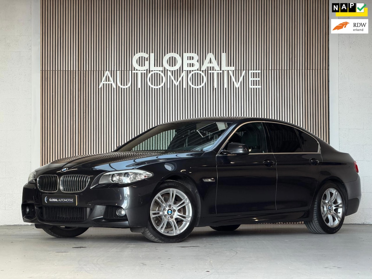 BMW 5-serie - 520i Executive M Sport - NL auto - Trekhaak - AutoWereld.nl