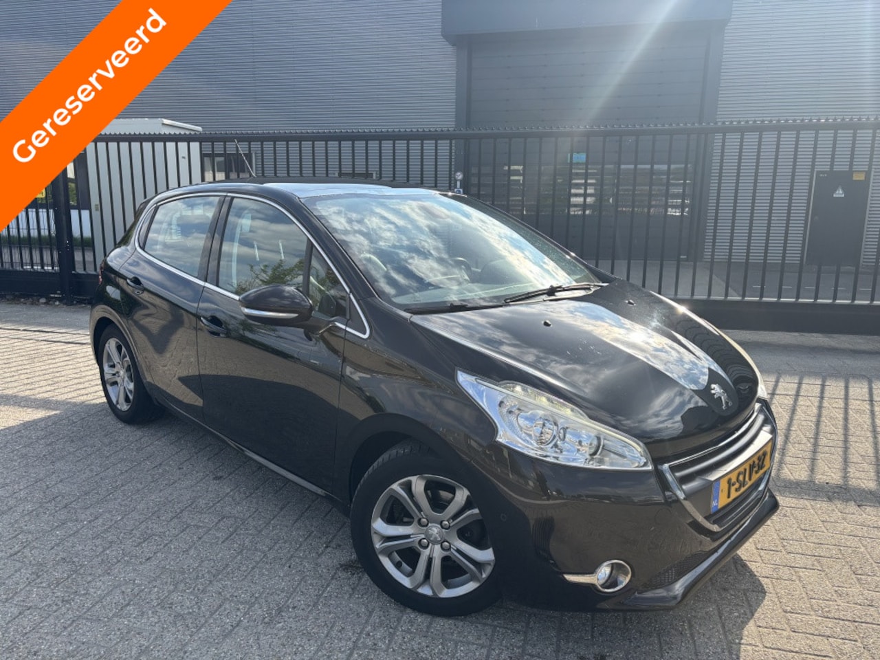 Peugeot 208 - 1.6 HDi Pano|Lagekm|Sensoren|Stoelverw|Clima - AutoWereld.nl