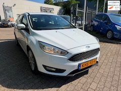 Ford Focus Wagon - 1.0 Titanium 125 pk 2017 nwe apk t/m 08-05-2027, airco, cruise, elec pakket trekhaak, navi
