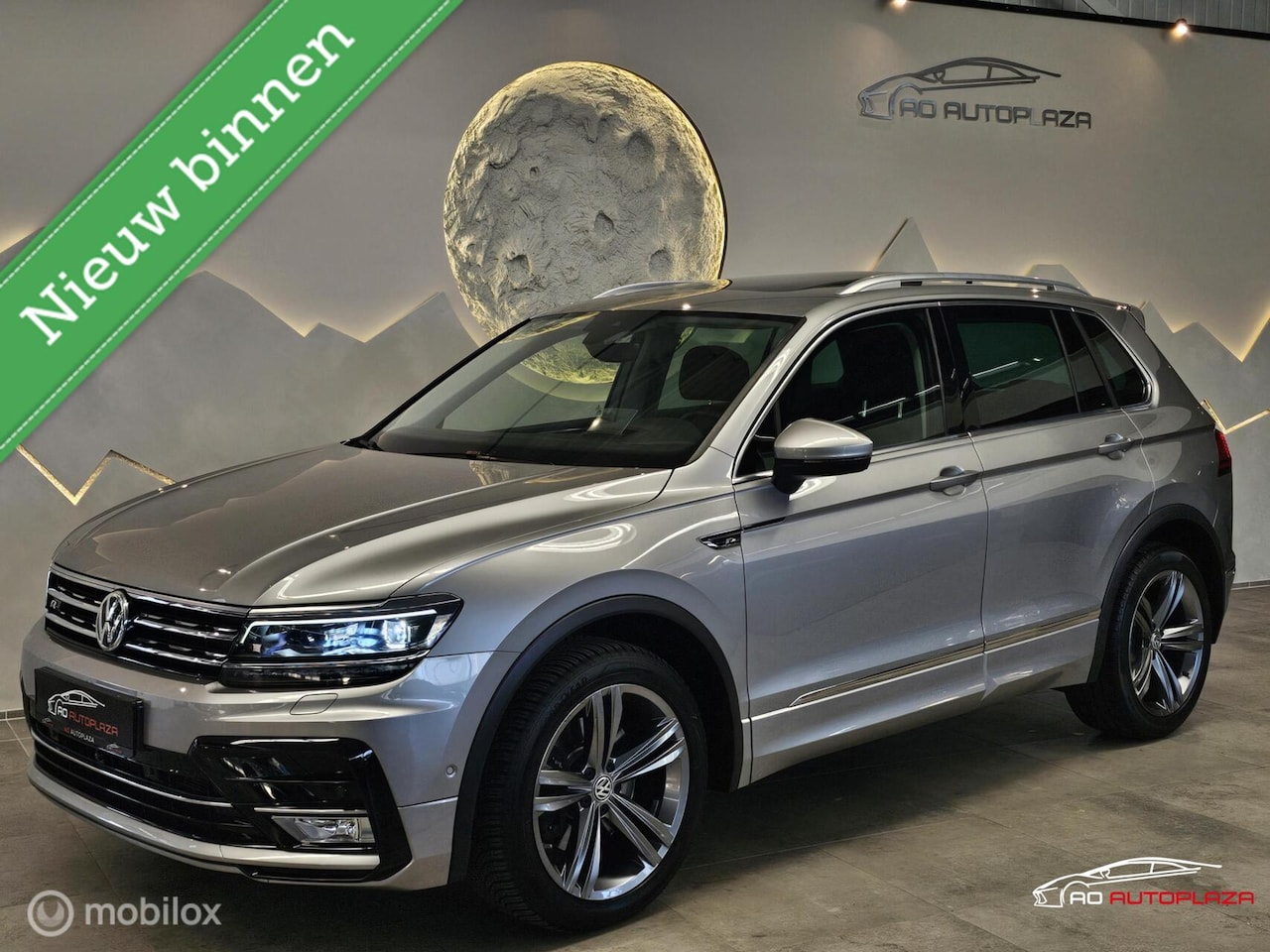 Volkswagen Tiguan - 2.0 TSI 4Motion R-line Panorama/Leer/HUD/360 camera - AutoWereld.nl