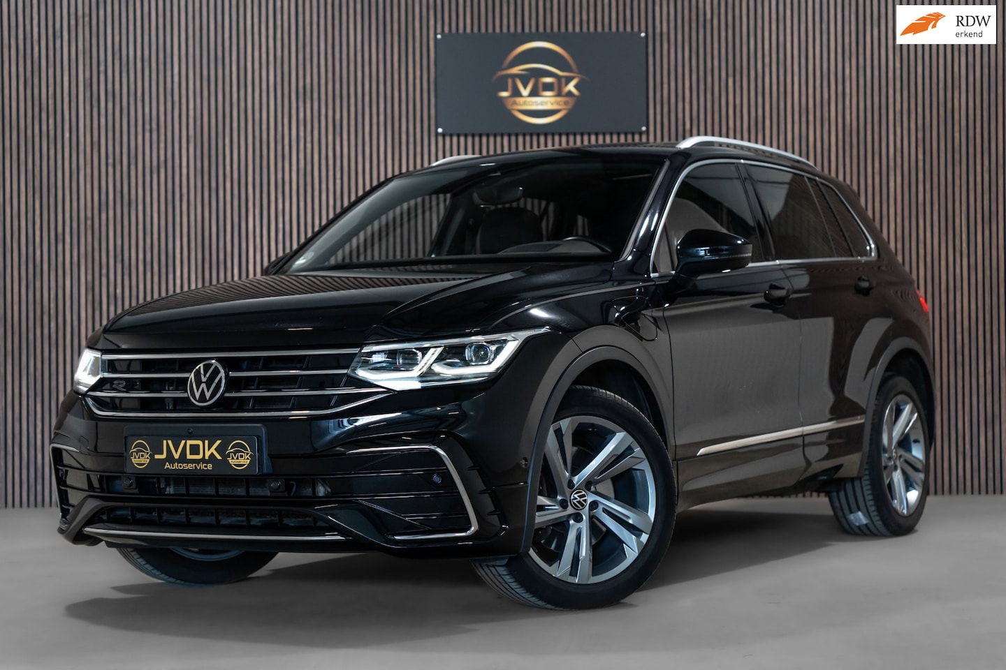 Volkswagen Tiguan - 1.4 TSI eHybrid R-Line DSG PANO 360 CAMERA LEDER - AutoWereld.nl