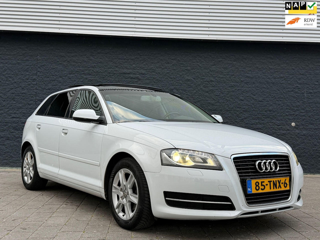Audi A3 Sportback - 1.2 TFSI S-LINE AUTOMAAT/PANO/LED - AutoWereld.nl