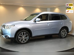 Mitsubishi Outlander - 2.0 PHEV Executive Edition *Pano* Trekhaak|Leer|Stoelverw.|Camera|Cruise|Navi|
