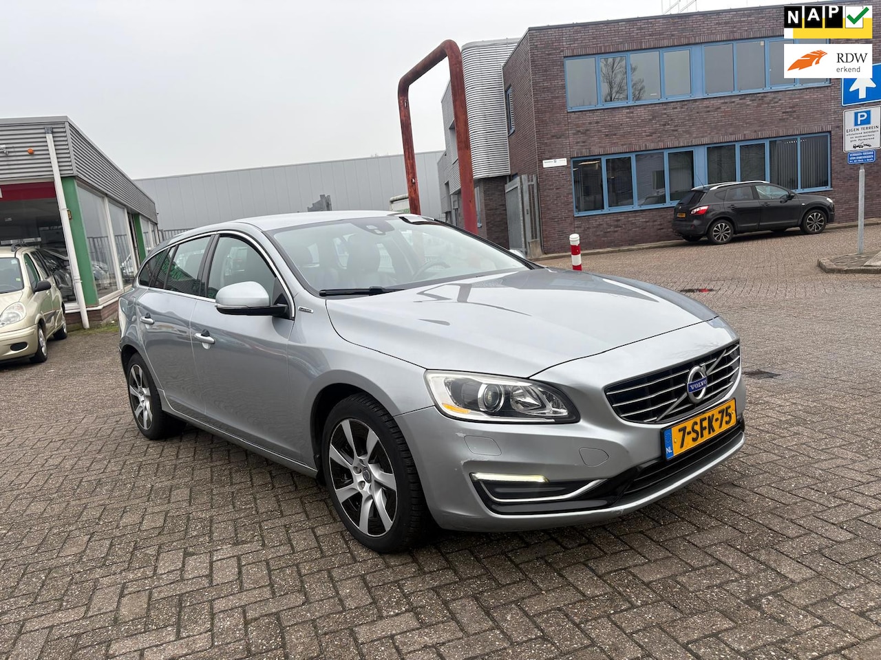 Volvo V60 - 2.4 D6 AWD Plug-In Hybrid Summum|NAP|NAVI|PDC| - AutoWereld.nl