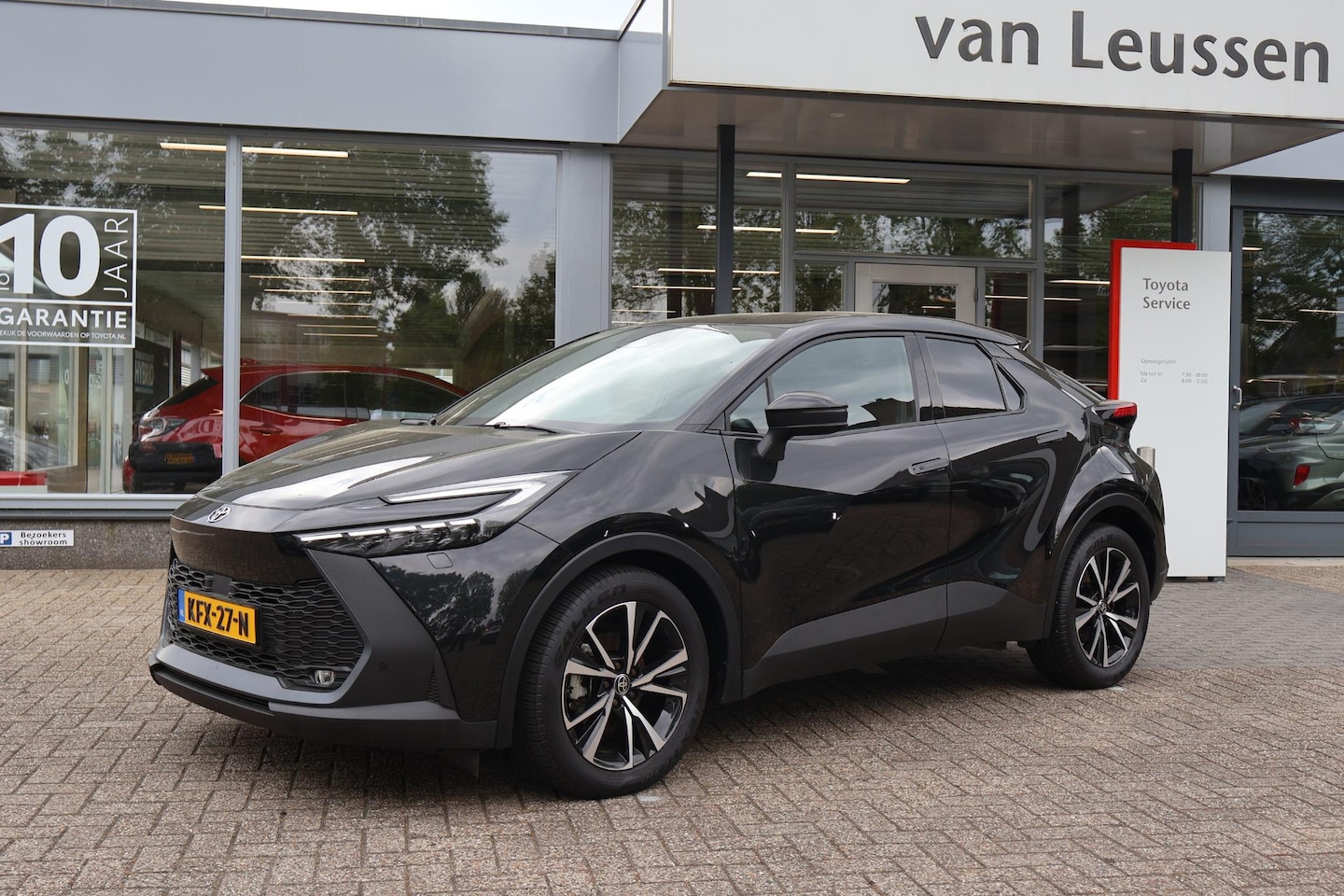 Toyota C-HR - 1.8 HYBRID 140 FIRST-EDITION STUUR/STOEL&WISSERVERW EL-ACHTERKLEP DODEHOEK LED KEYLESS - AutoWereld.nl