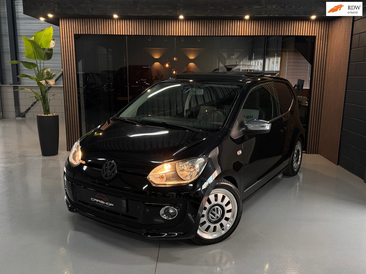 Volkswagen Up! - 1.0 MPI high up! 75PK PANO/CRUISE/STOELVRM - AutoWereld.nl