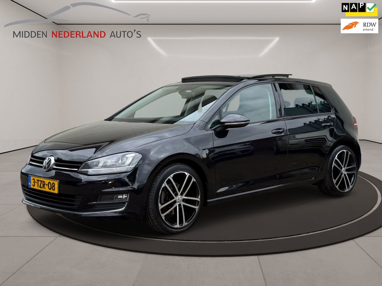 Volkswagen Golf - 1.4 TSI ACT Highline * PANORAMA DAK * AUTOMAAT * LEER * CAM * - AutoWereld.nl