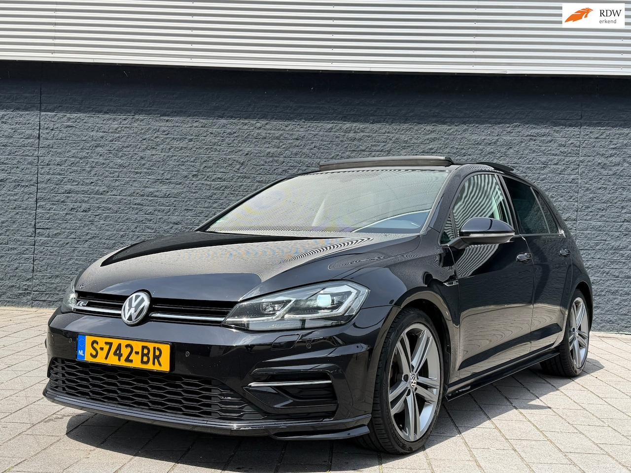 Volkswagen Golf - 1.4 TSI R-LINE DSG/PANO/LED - AutoWereld.nl