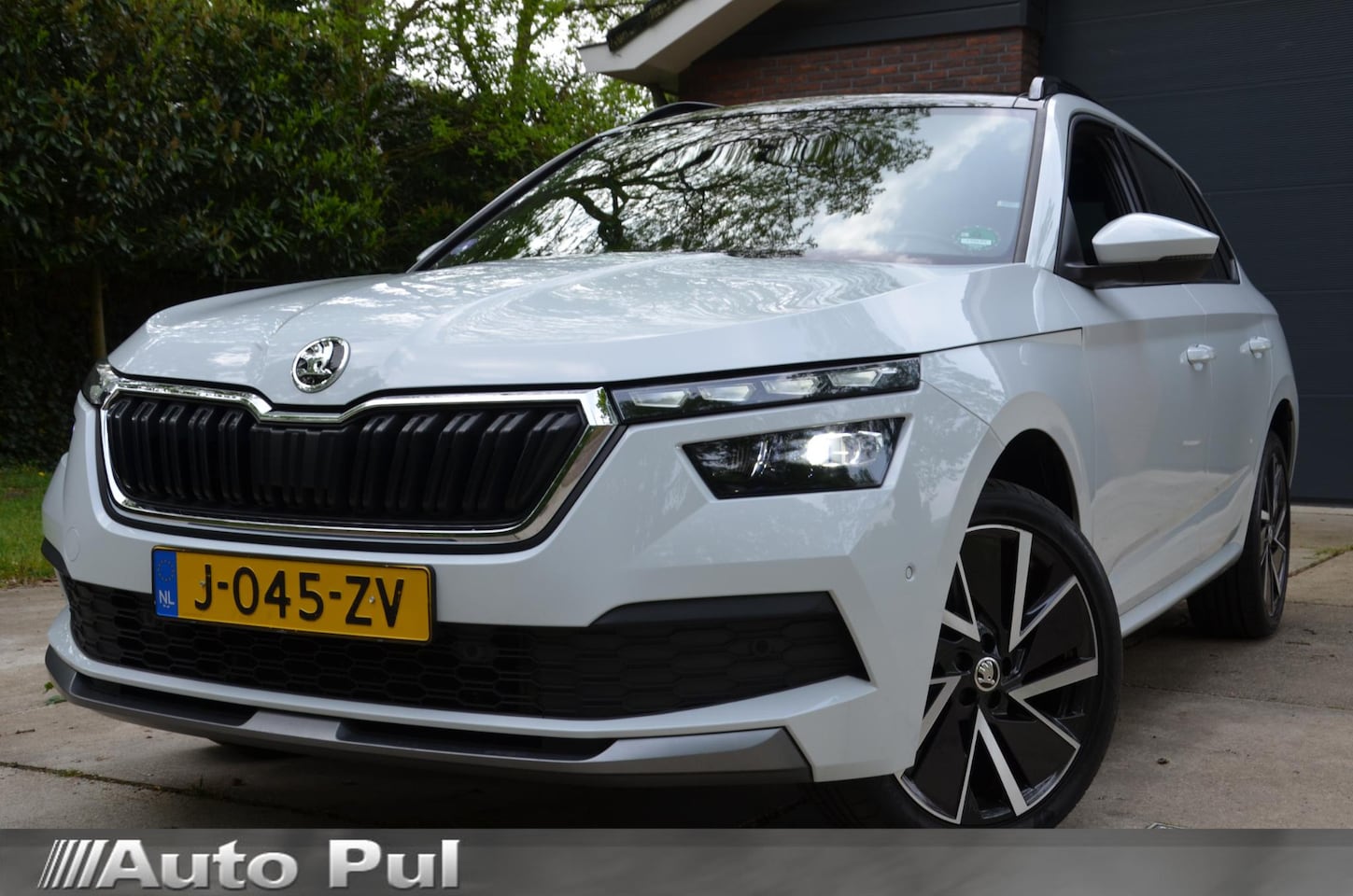 Skoda Kamiq - 1.5 TSI ACT Sport Business Automaat/Navi/Pdc/Ecc/Led/Virtual dashboard/Achteruitrijcamera/ - AutoWereld.nl
