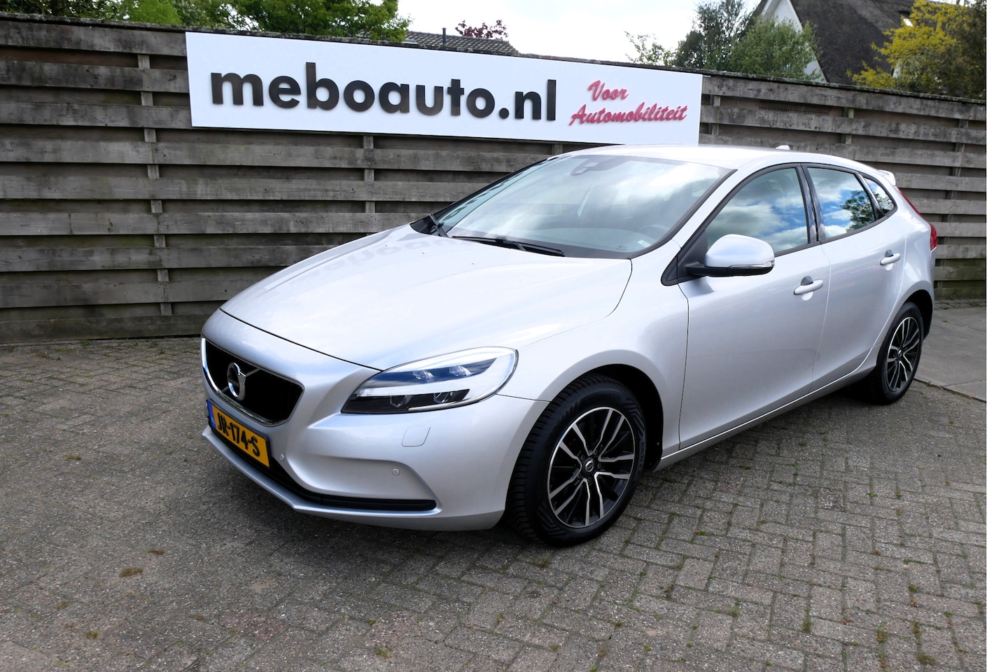 Volvo V40 - 2.0 T3 Nordic+ trekhaak - AutoWereld.nl