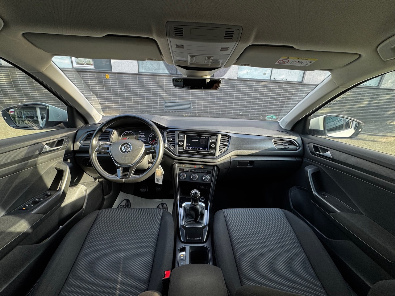 Volkswagen T-Roc - 1.0 TSI AIRCO LED HILLHOLD TOPSTAAT - AutoWereld.nl