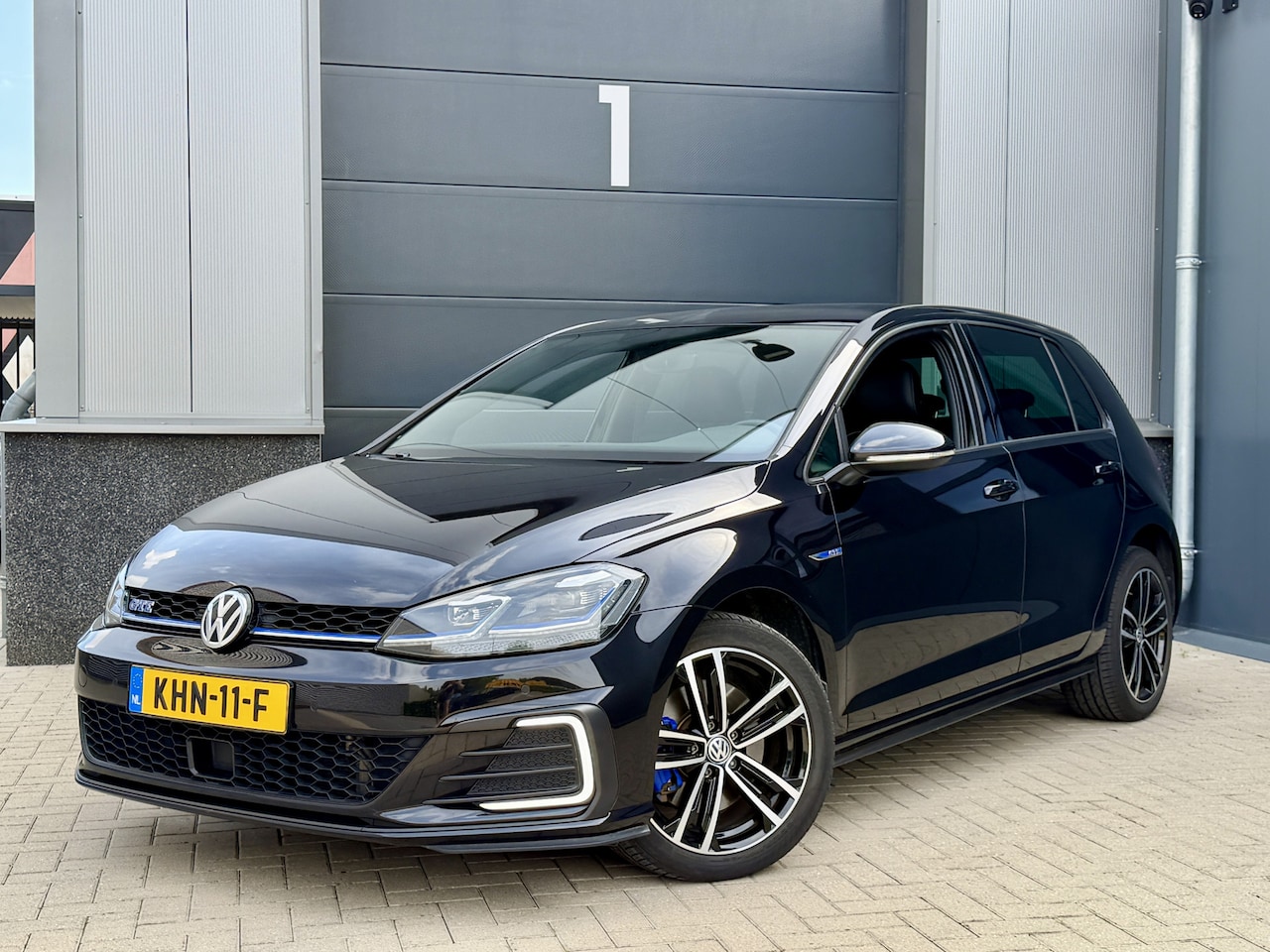 Volkswagen Golf - GTE *Leder* Apple Carplay / Stoelverwarming / Camera / Adapt. Cruise / FULL LED / 17"LMV - AutoWereld.nl