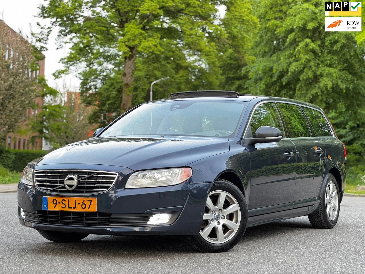 Volvo V70 - 1.6 D2 Kinetic|AUT|SCHUIFDAK|NAVI|PSENSOR|2XSLEUTELS|BOEKJES|ORIGINEEL NL - AutoWereld.nl