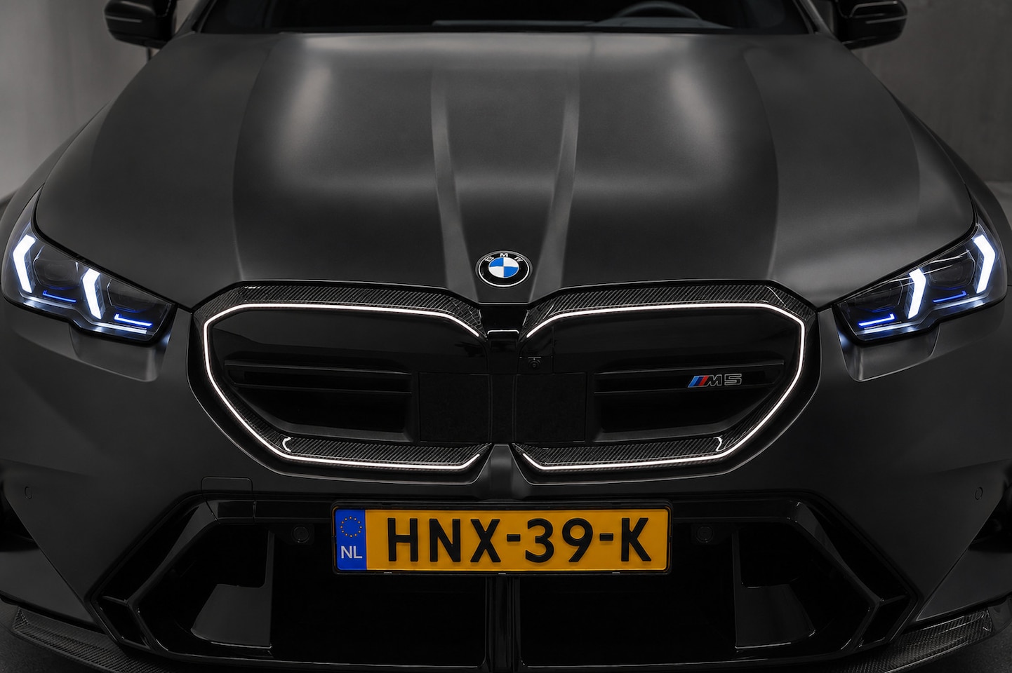 BMW M5 - 5-serie 1000+PK BTW/AKRAPOVIC/FULL PPF XPEL/KERAMISCH/CARBON M-PERFORMANCE/EVENTURI/22 & 2 - AutoWereld.nl