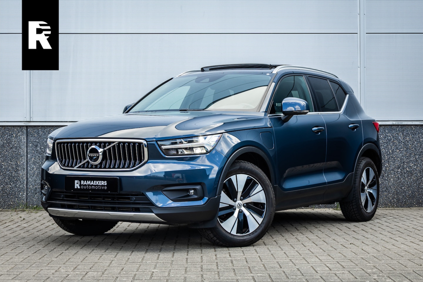 Volvo XC40 - 1.5 T4 Recharge Inscription Expression Trekhaak / Pano / Harman Kardon / Sportstoel - AutoWereld.nl