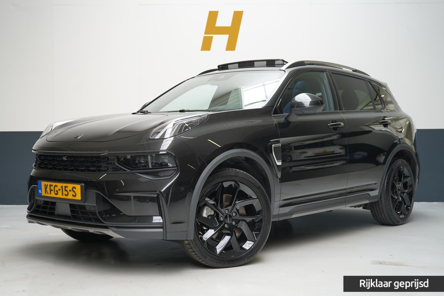 Lynk & Co 01 - 1.5 | Zwart optiek | Panoramadak | Navigatie | Memory | Apple CarPlay - AutoWereld.nl