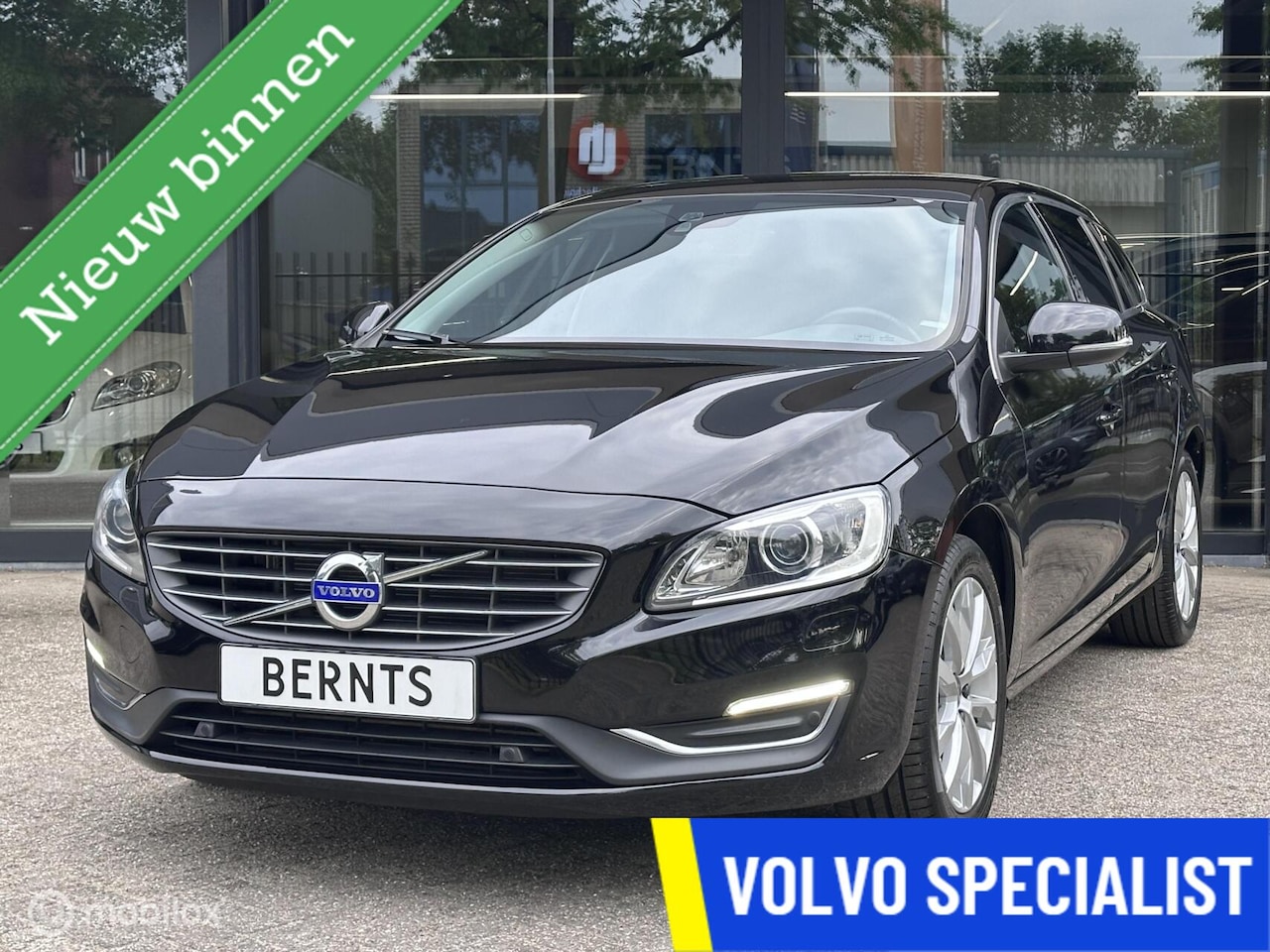 Volvo V60 - T4 Summum|Leder|Navigatie|Trekhaak afneembaar|Parkeercamera|PDC V+A|DAB - AutoWereld.nl