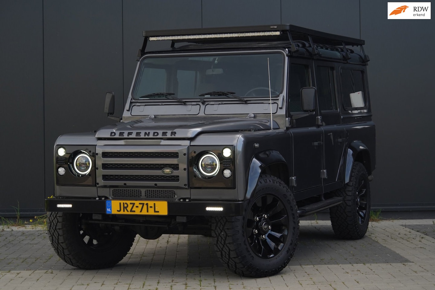 LAND ROVER DEFENDER