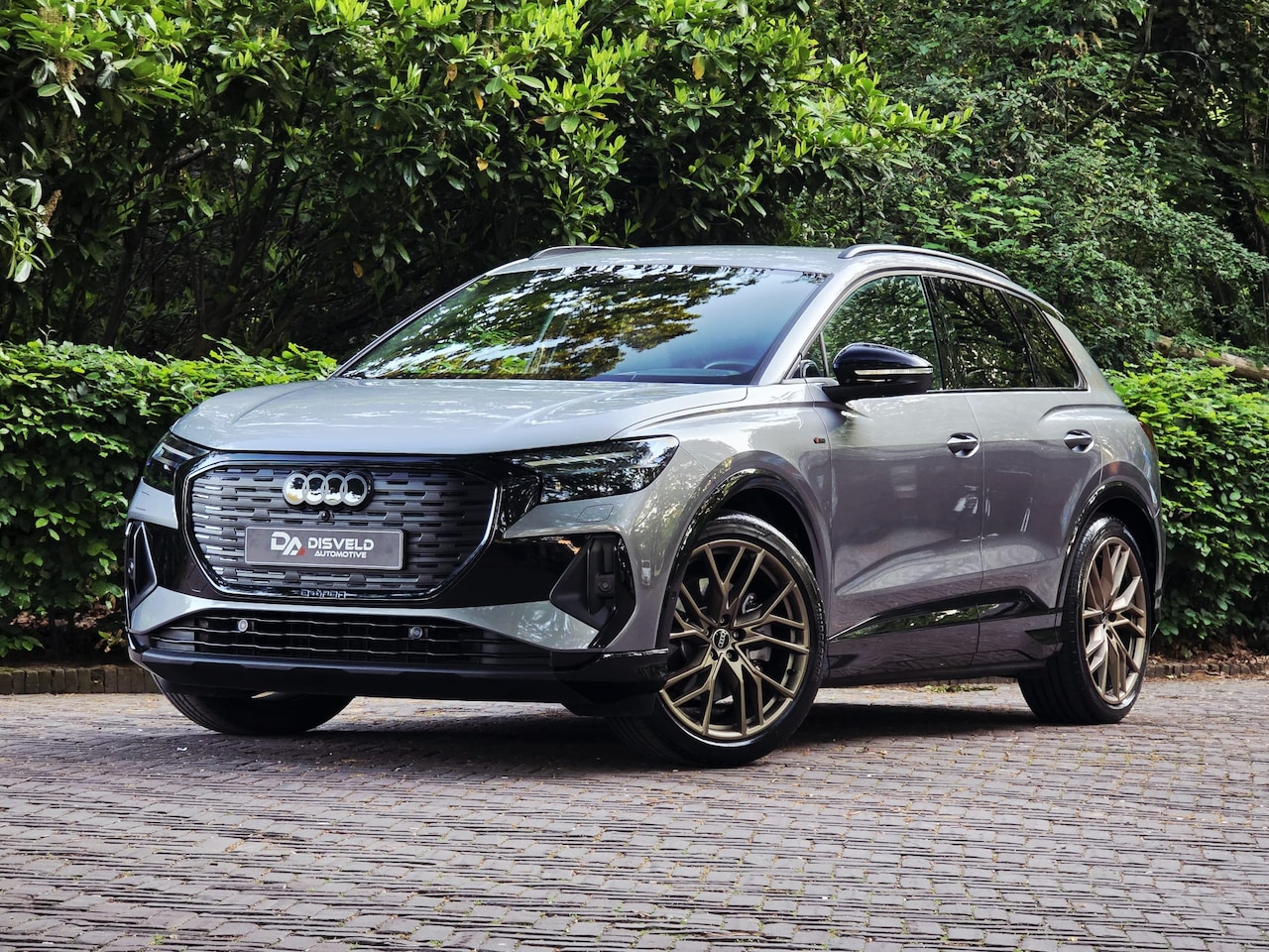 Audi Q4 e-tron - 45 S Edition 82 kWh Audi Q4 40 e-tron Edition One S Line – Typhoon grey metallic - 2023 - AutoWereld.nl