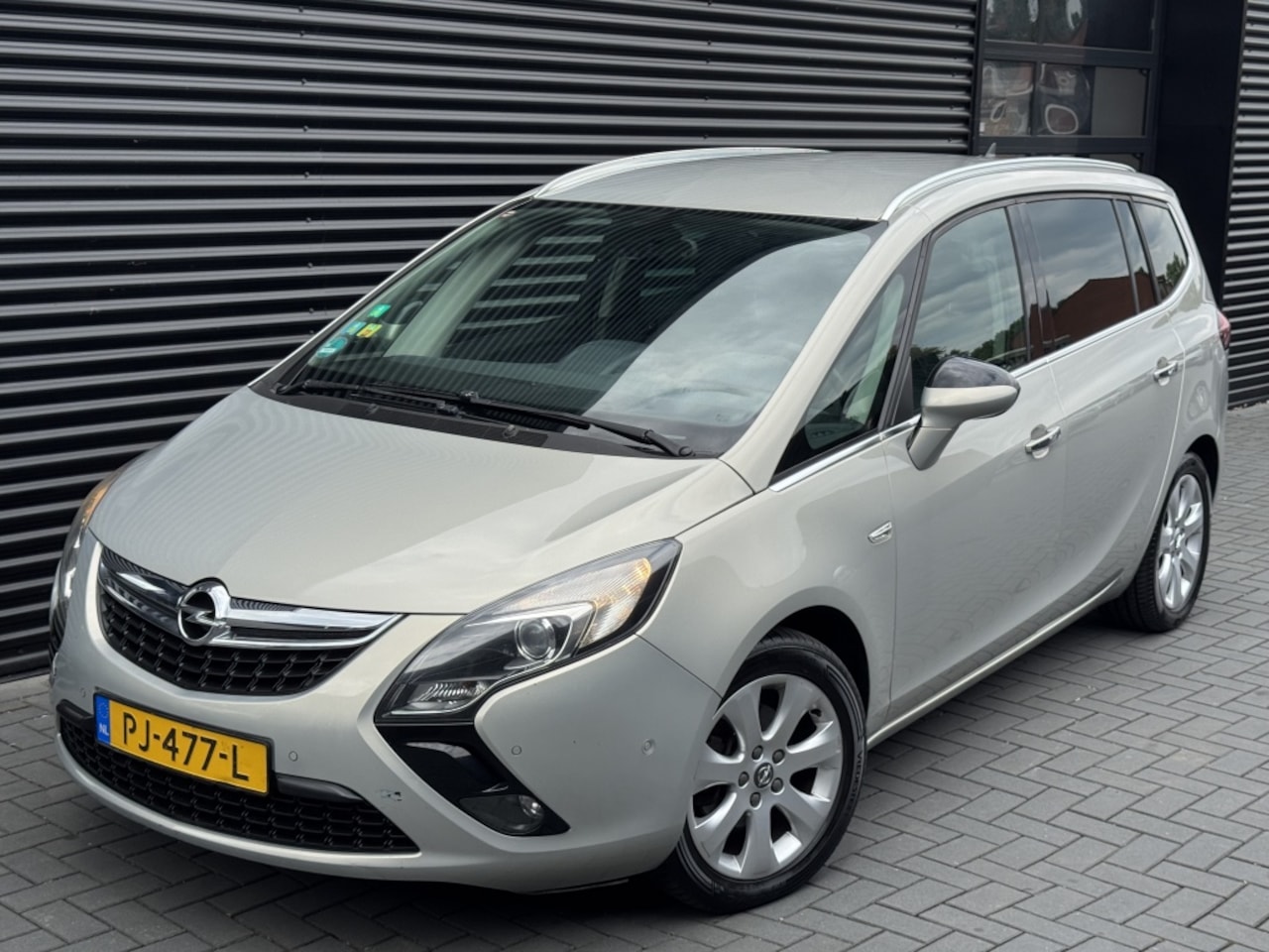 Opel Zafira Tourer - 2.0 CDTI Cosmo 7persoons| GRIJS| CLIMA| CRUISE| LM - AutoWereld.nl