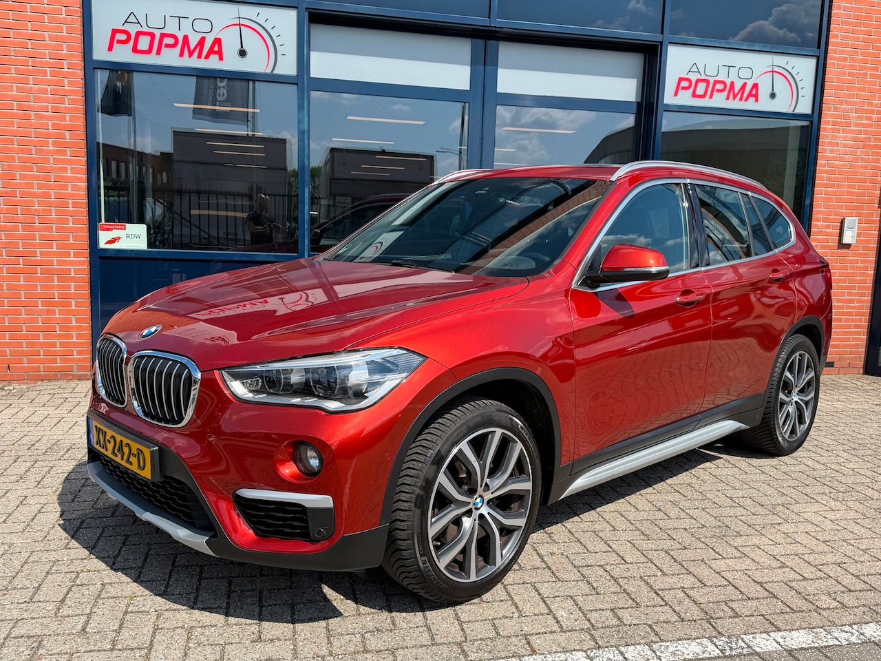 BMW X1 - S Drive 2.0i 192pk Automaat Orange Edition III / Lederen verw. sportstoelen / Glazen sch. - AutoWereld.nl