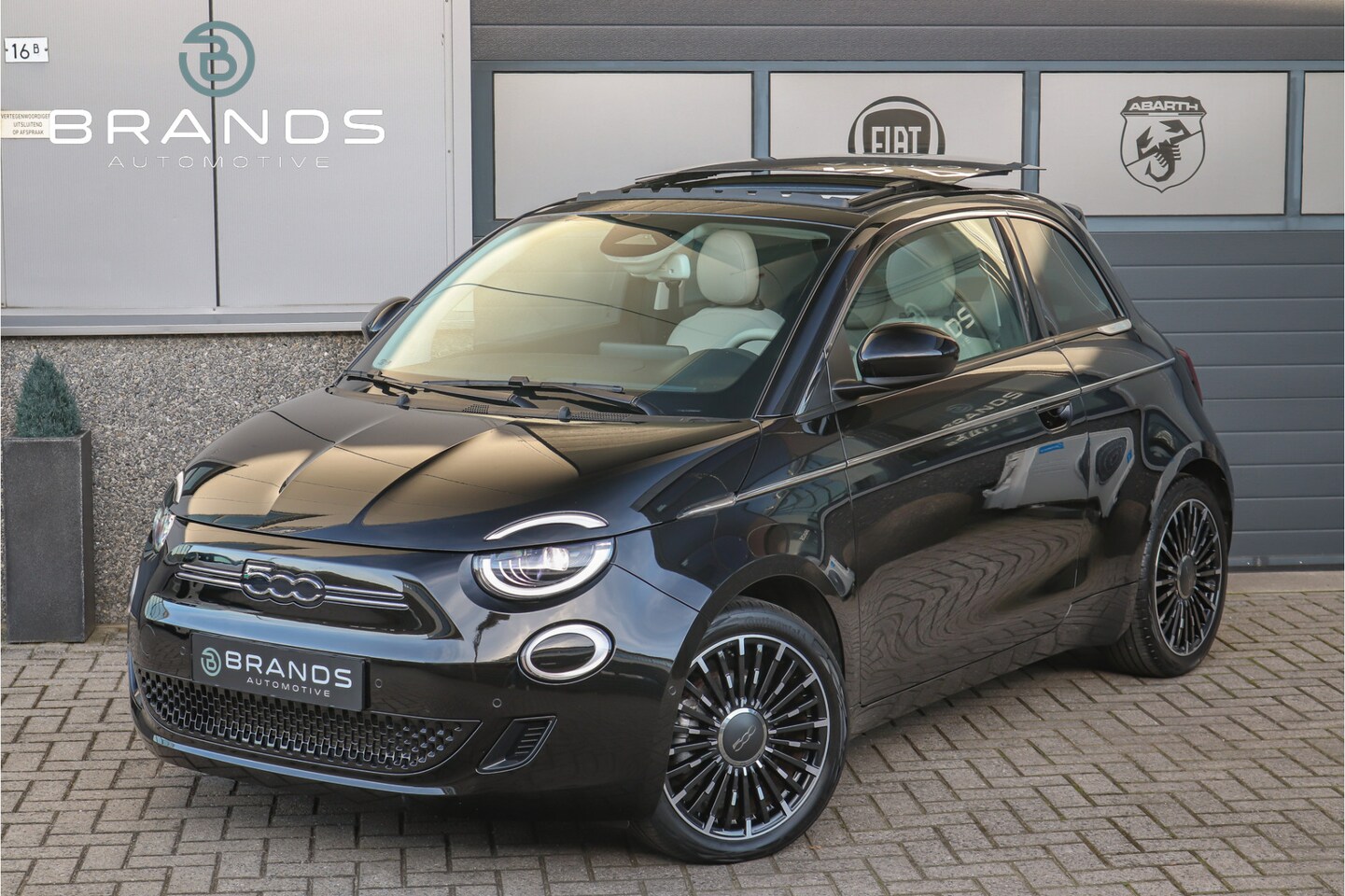 Fiat 500e - La Prima 42 kWh 1e eig Full option Schuifdak Garantie - AutoWereld.nl