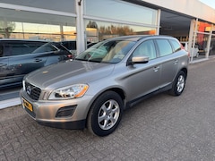 Volvo XC60 - 2.0T Kinetic | 2e eigenaar | Automaat | Achteruitrijcamera | Airco | Navigatie | Trekhaak