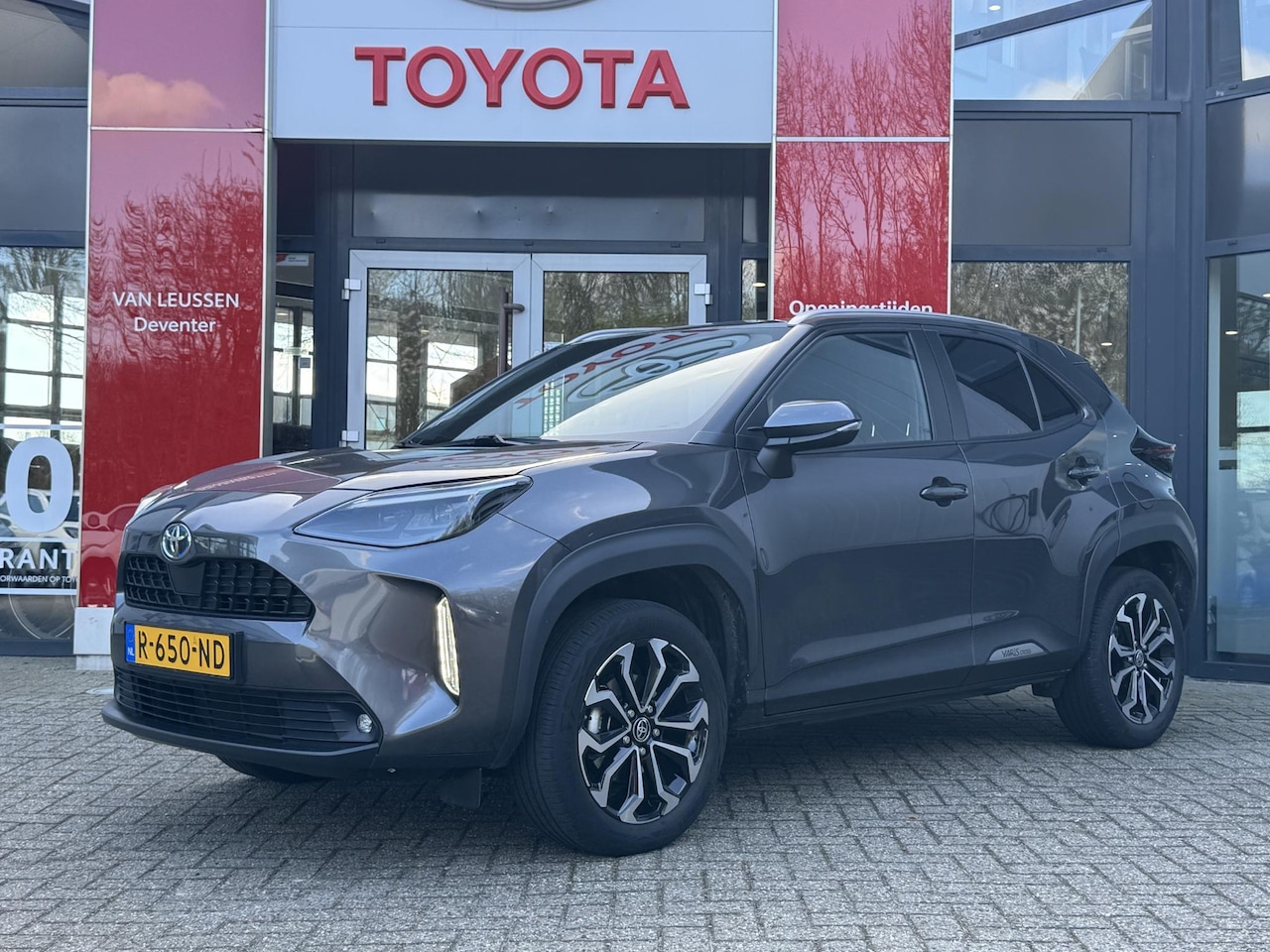 Toyota Yaris Cross - 1.5 HYBRID DYNAMIC 17"LM-VELGEN DAKRAILING LED PRIVACY-GLASS APPLE/ANDROID AD-CRUISE CAMER - AutoWereld.nl