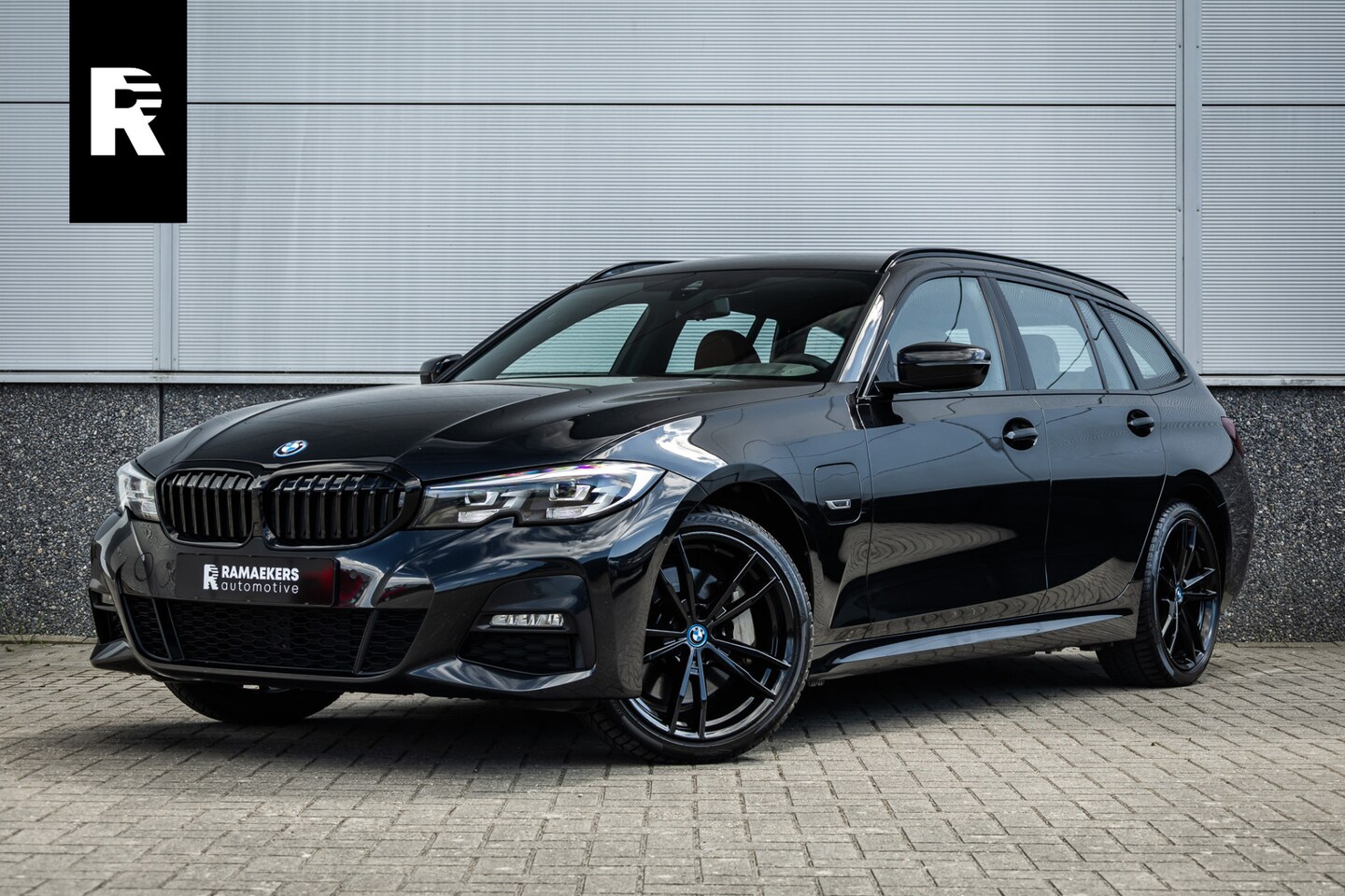 BMW 3-serie Touring - 330e Business Edition Plus Adaptief onderstel / 19inch / elec stoelen / Camera / Stoelverw - AutoWereld.nl