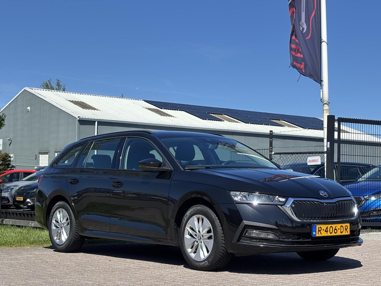 Skoda Octavia Combi - 1.0 e-TSI Business Edition Trekhaak - AutoWereld.nl